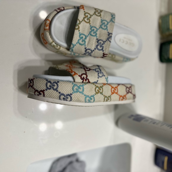 WOMEN'S PLATFORM SLIDE SANDAL - Picture 2 of 3